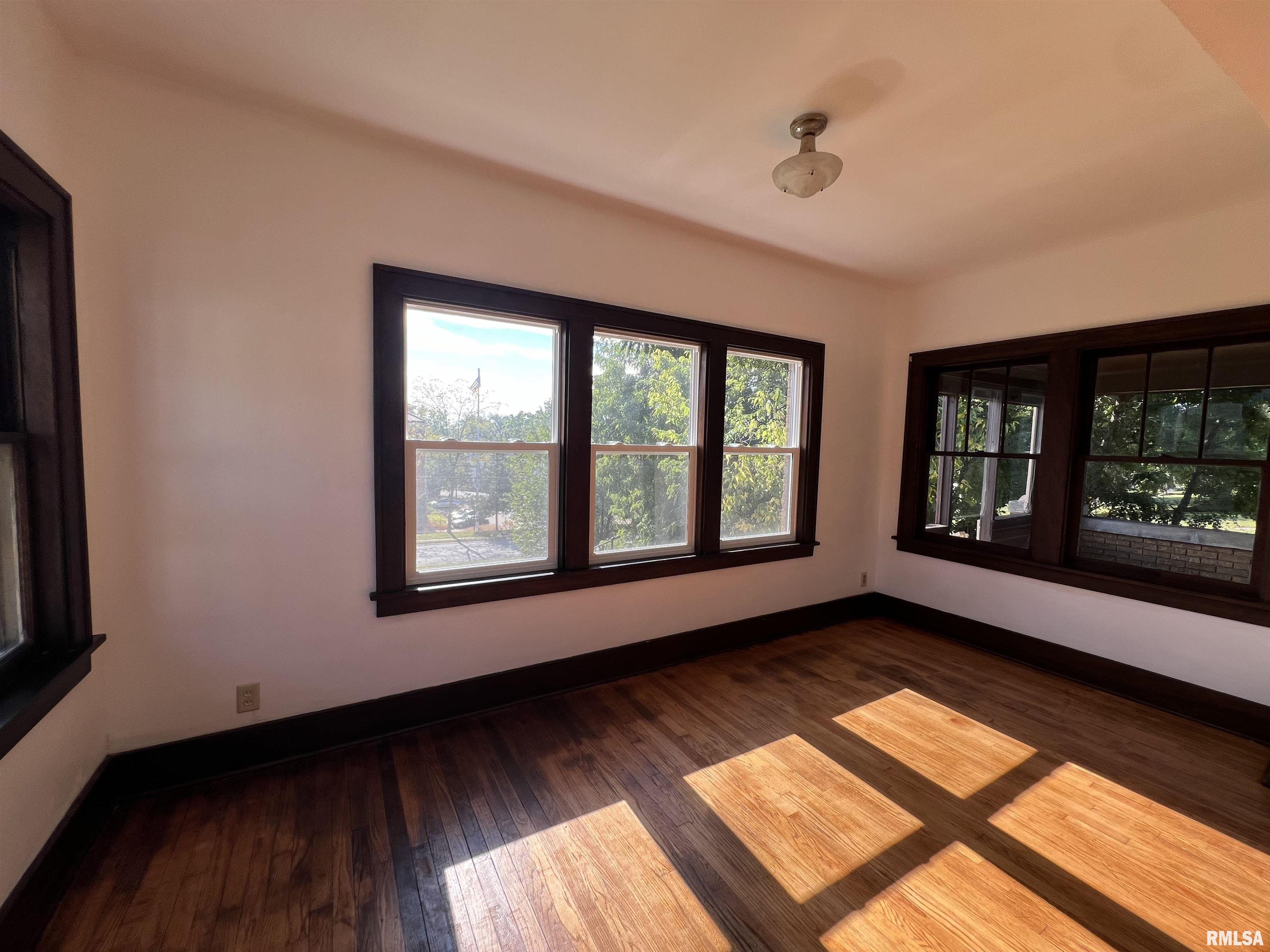 2140 Telegraph Road Davenport, IA 52804 - Photo 3 of 23 Gallery Image 3