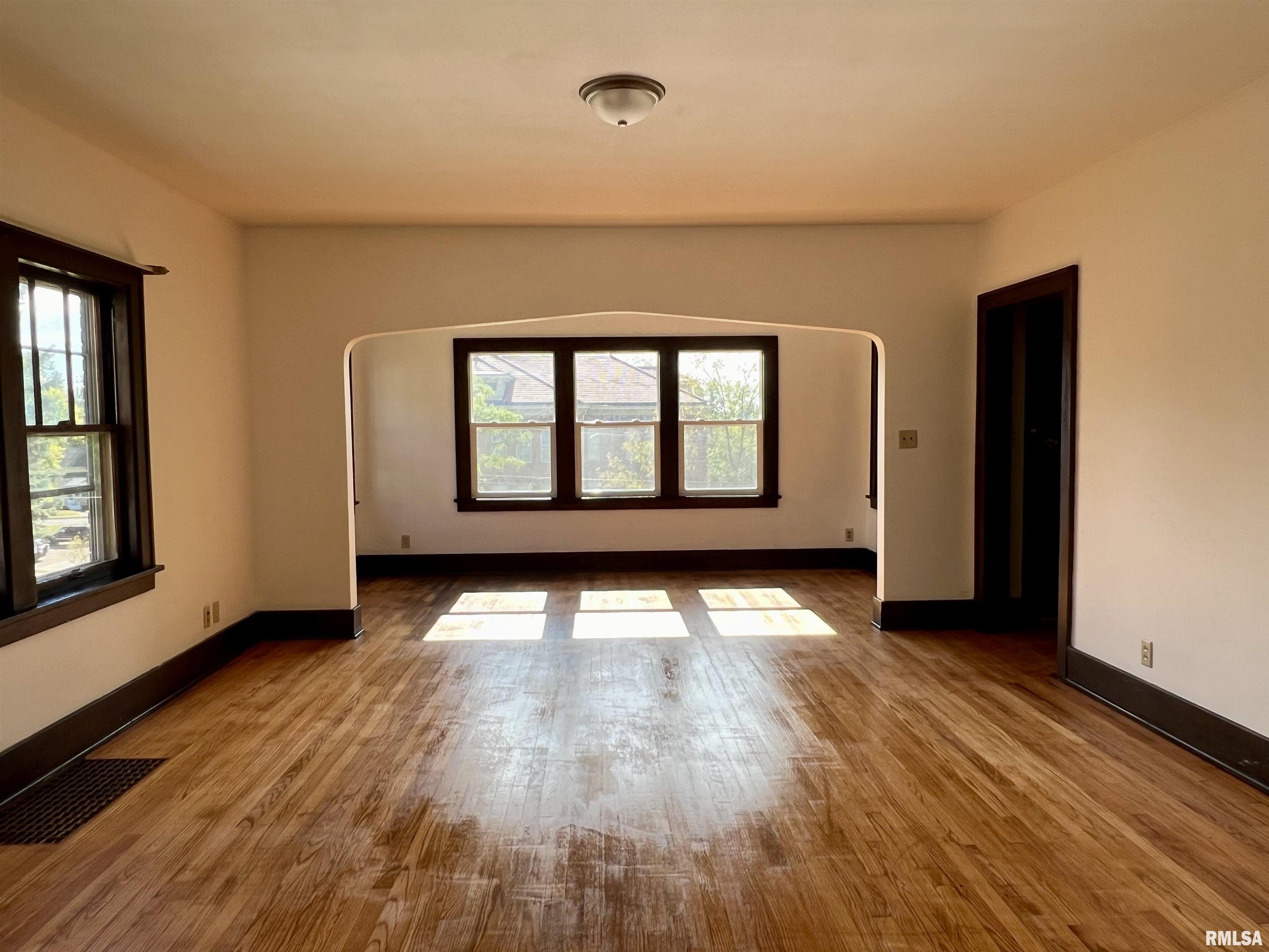 2140 Telegraph Road Davenport, IA 52804 - Photo 4 of 23 Gallery Image 4