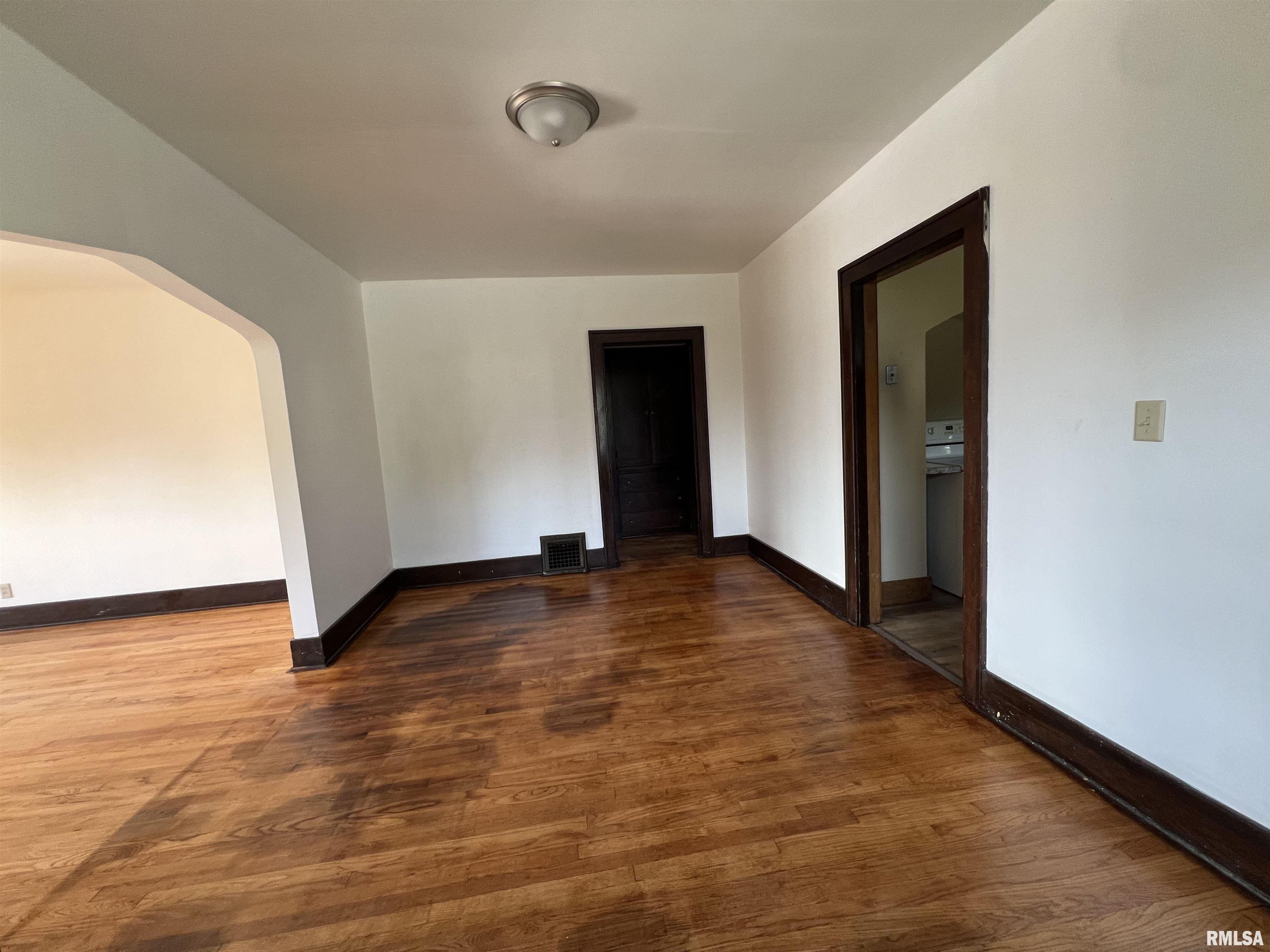 2140 Telegraph Road Davenport, IA 52804 - Photo 5 of 23 Gallery Image 5