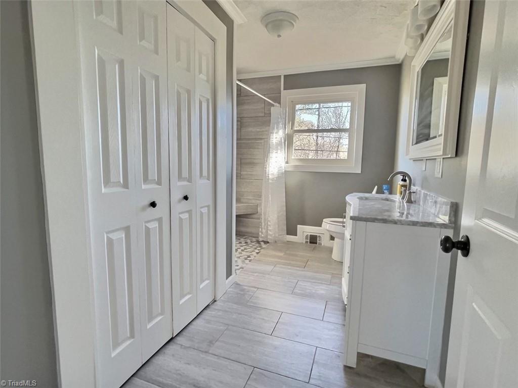 2840 Michael Road Lexington, NC 27295 - Photo 16 of 22 Hall Bath with full size walk in shower.