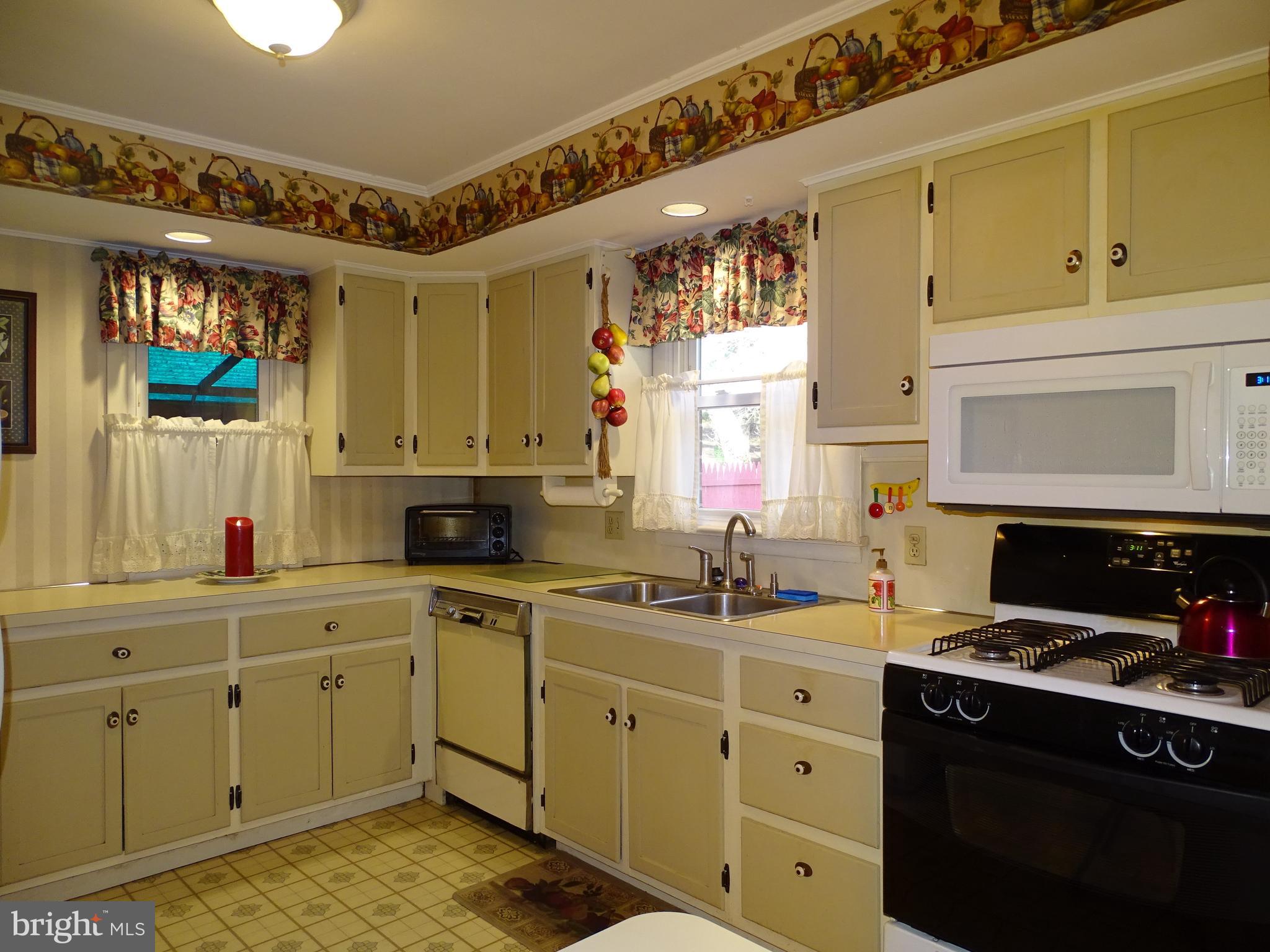 2191 Fineview Road York, PA 17406 - Photo 8 of 30 Gallery Image 8
