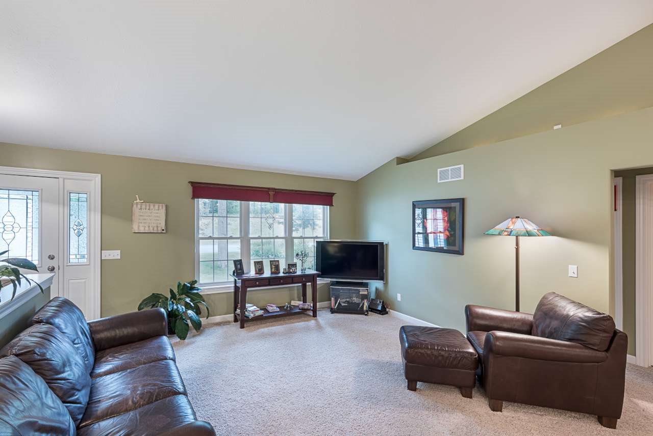 100 Hunters Ridge Cadillac, MI 49601 - Photo 4 of 34 1833570-31.JPG