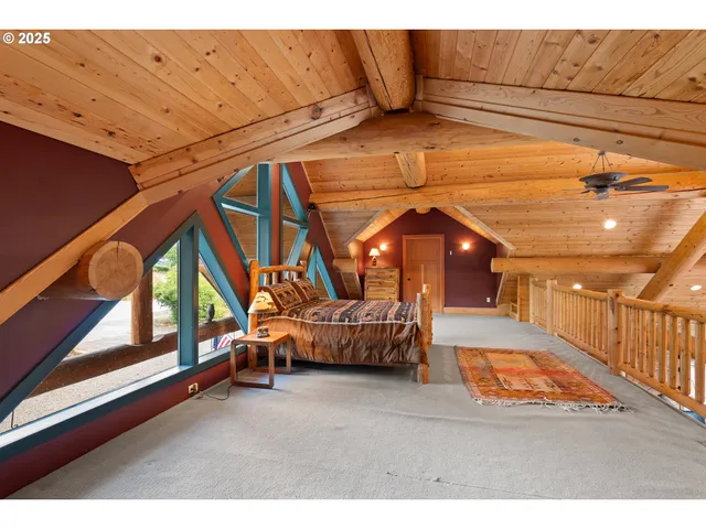 a view of an outdoor space