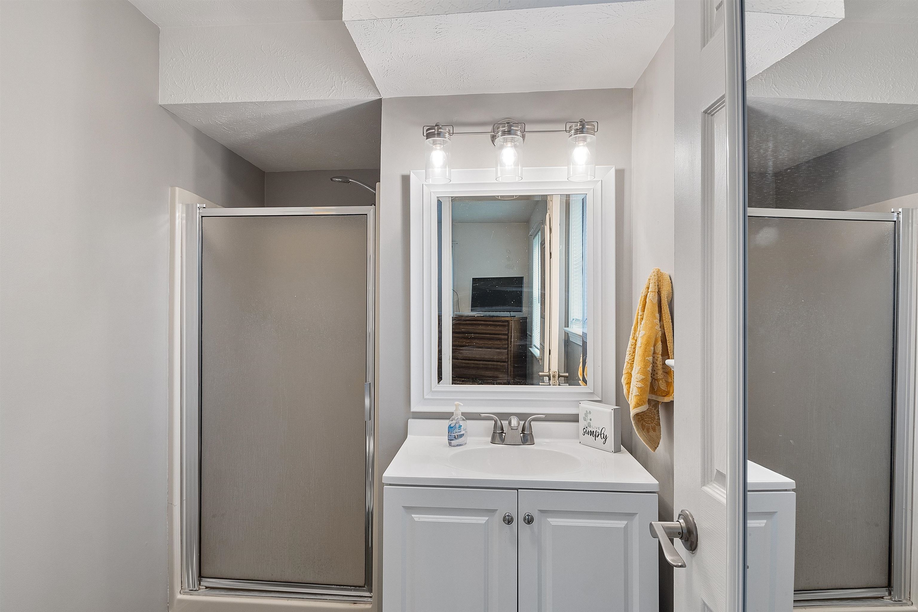 37 Riviera Road, Unit 37 Hudson, NH 03051 - Photo 17 of 40 Gallery Image 17