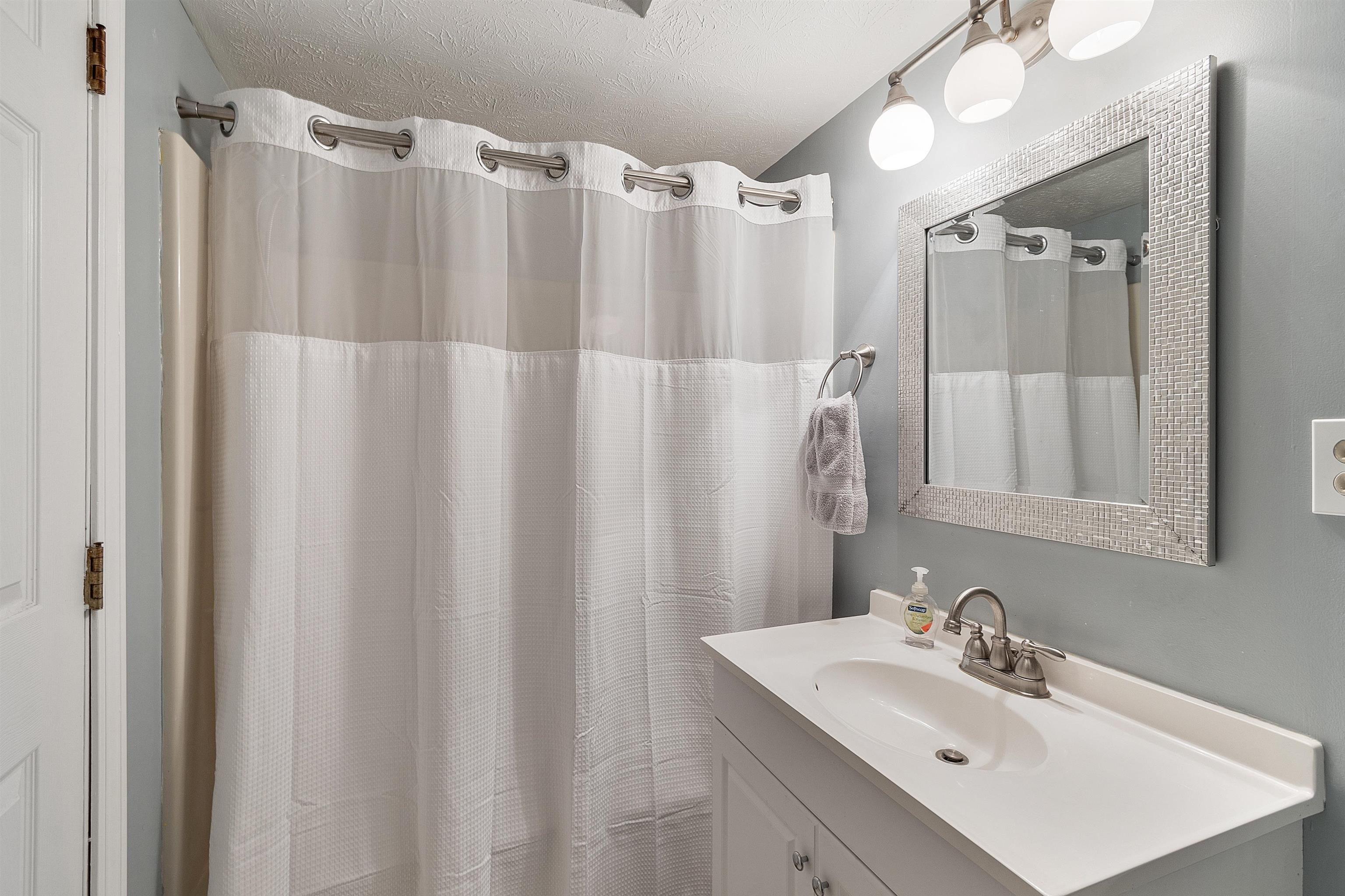 37 Riviera Road, Unit 37 Hudson, NH 03051 - Photo 18 of 40 Gallery Image 18