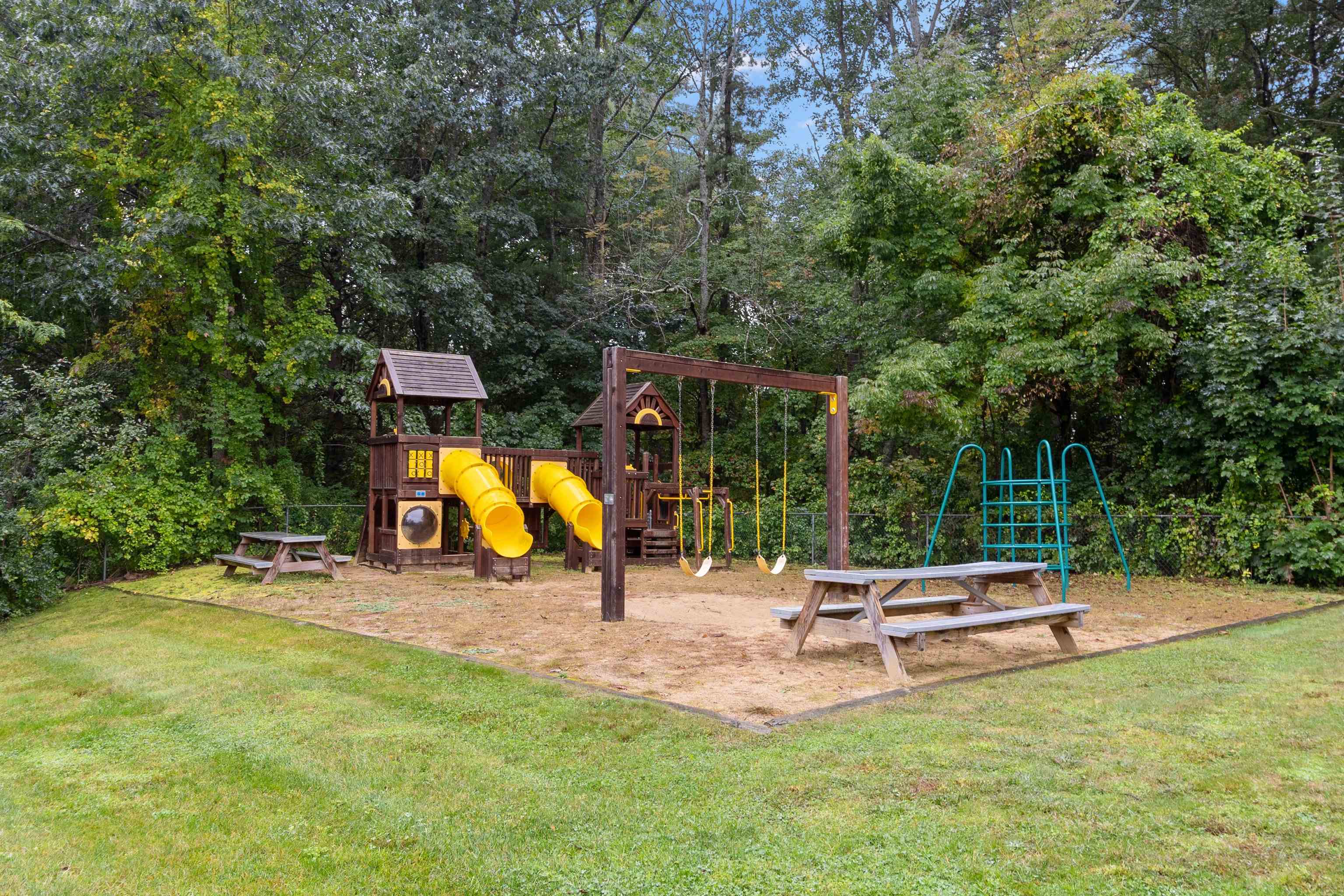 37 Riviera Road, Unit 37 Hudson, NH 03051 - Photo 30 of 40 Gallery Image 30