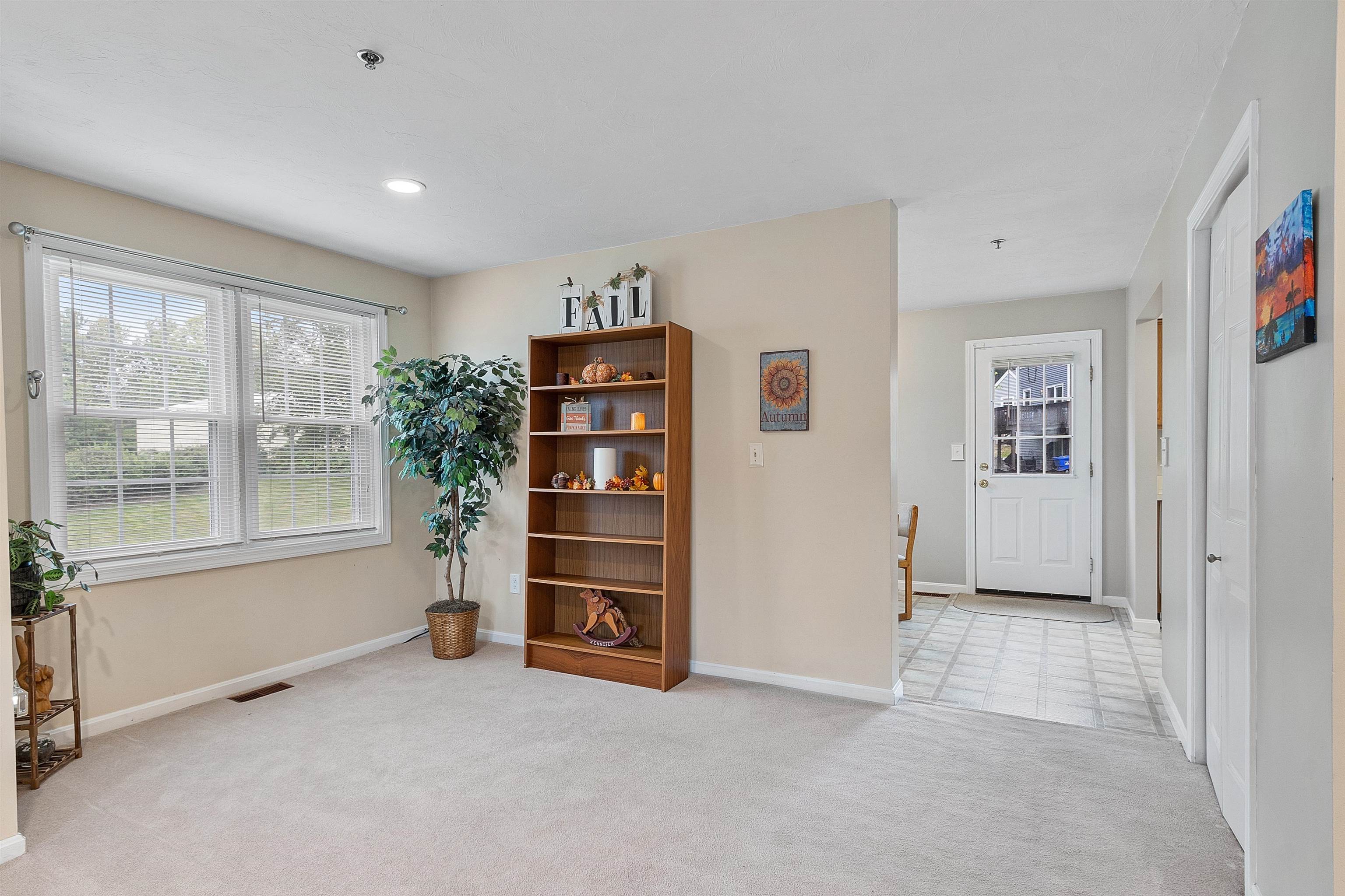 37 Riviera Road, Unit 37 Hudson, NH 03051 - Photo 3 of 40 Gallery Image 3