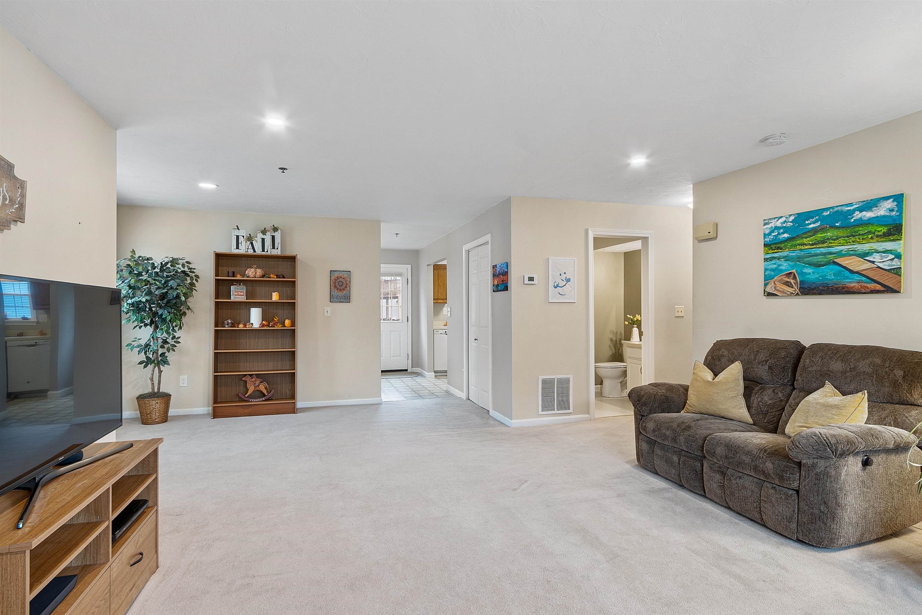 37 Riviera Road, Unit 37 Hudson, NH 03051 - Photo 35 of 40 Gallery Image 35