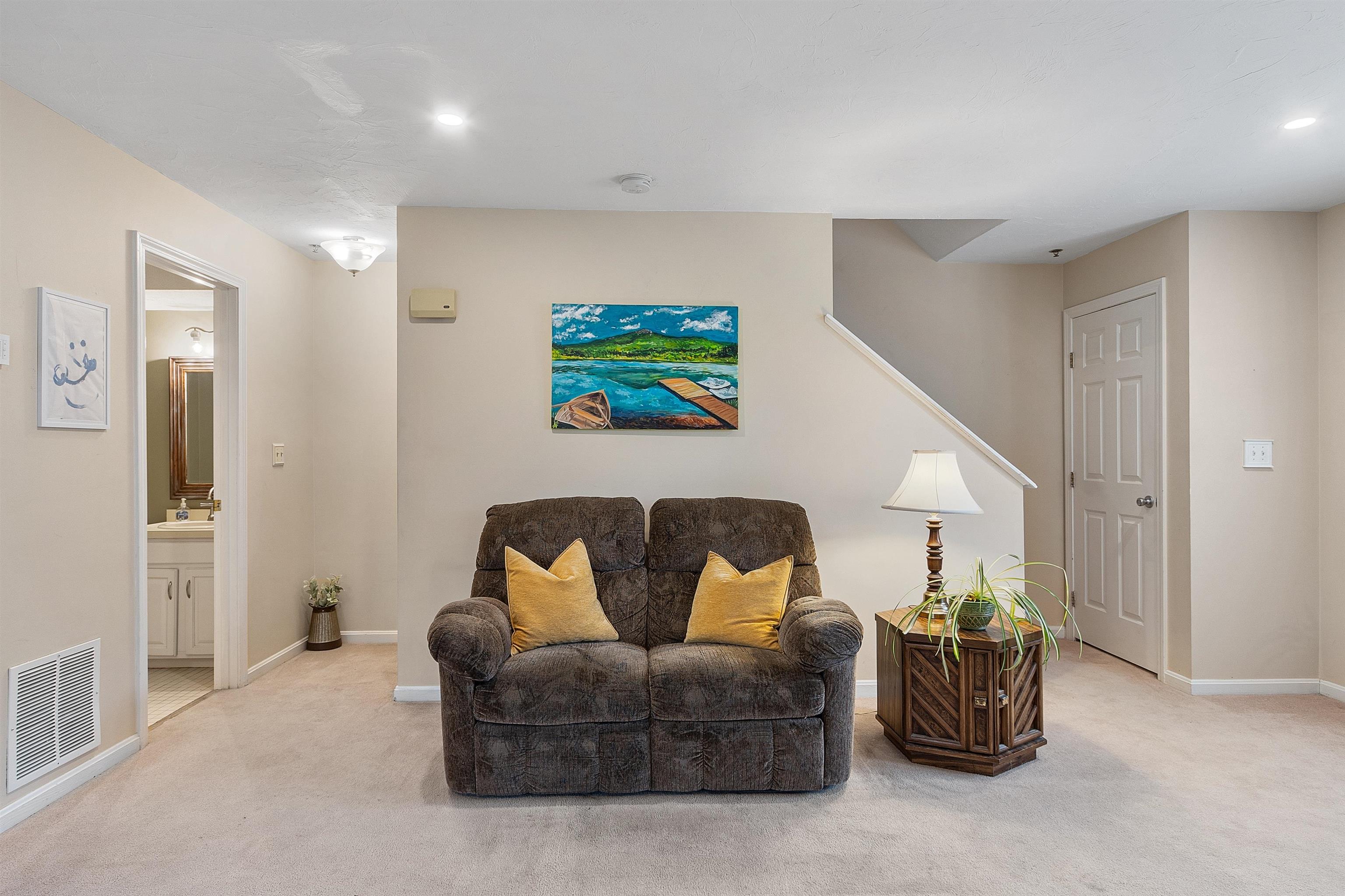 37 Riviera Road, Unit 37 Hudson, NH 03051 - Photo 4 of 40 Gallery Image 4