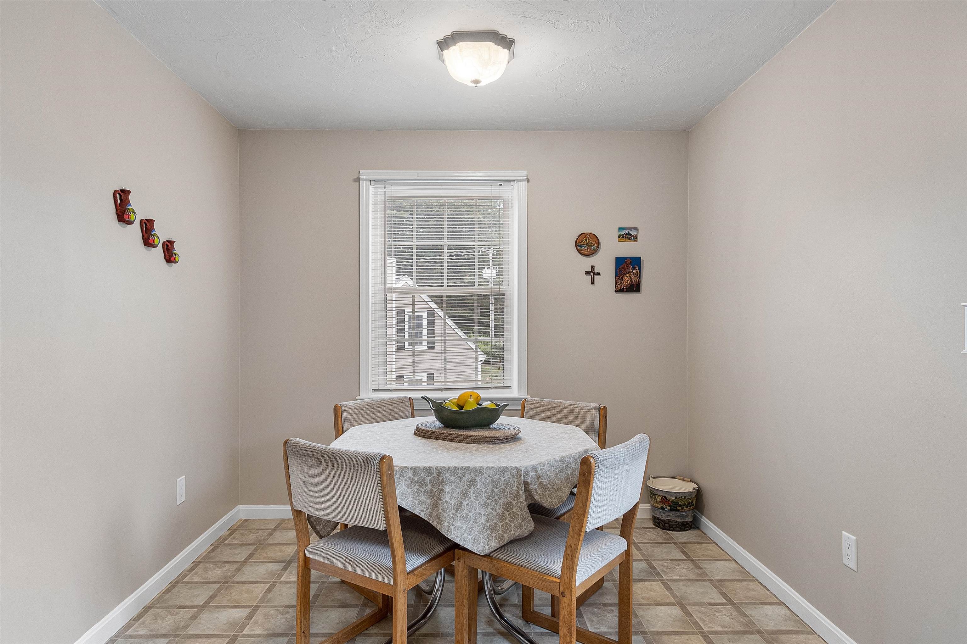 37 Riviera Road, Unit 37 Hudson, NH 03051 - Photo 6 of 40 Gallery Image 6