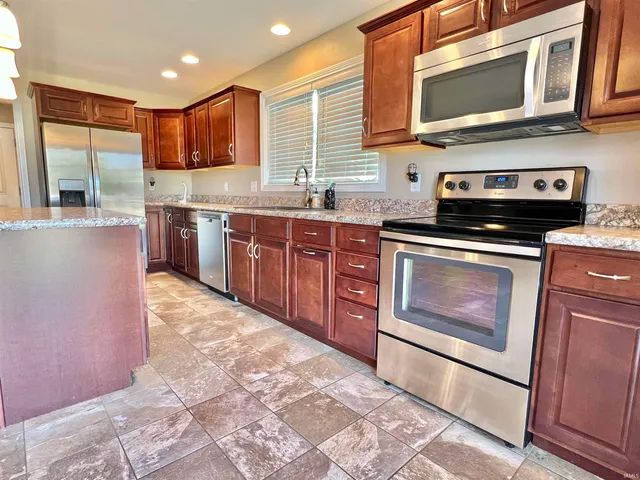 $349,900 | 8444 Lancaster Drive, Newburgh, IN 47630