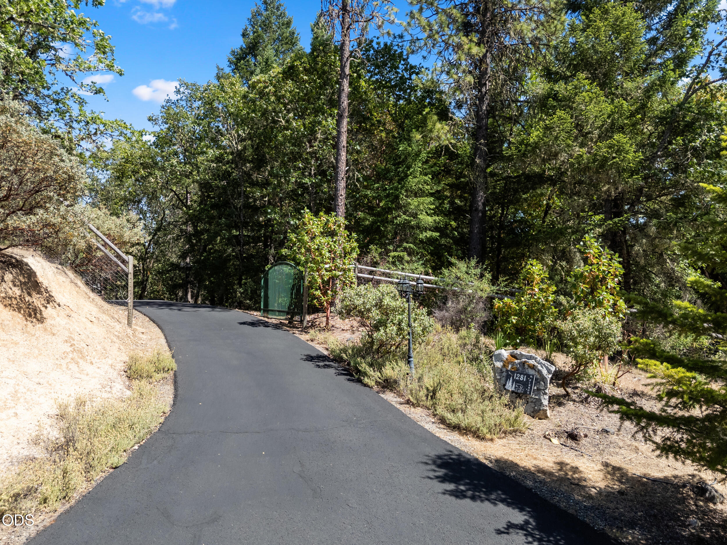 1281 North Pinnon Road Grants Pass, OR 97526 - Photo 51 of 55