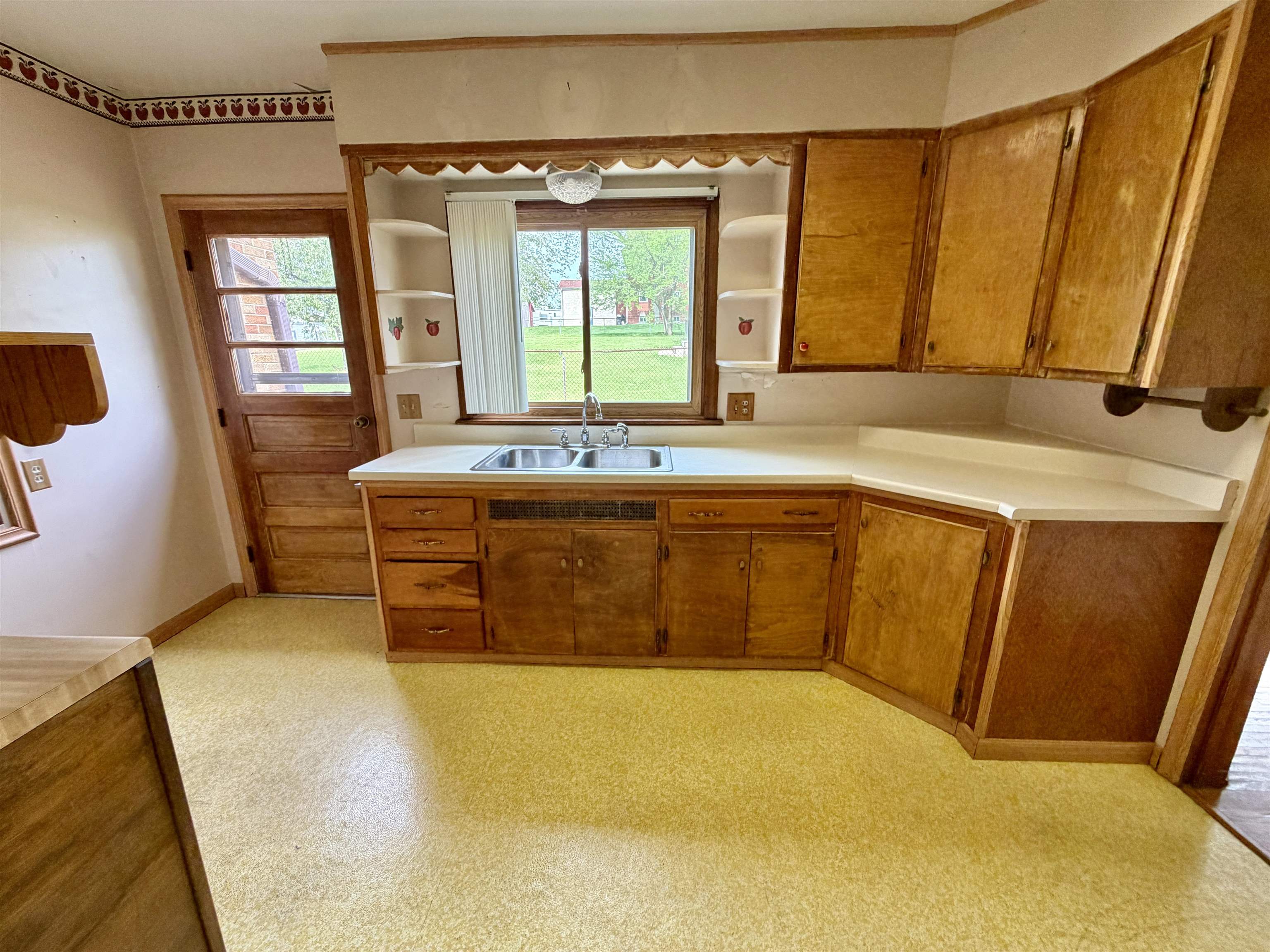 820 9th Avenue Monroe, WI 53566 - Photo 13 of 33