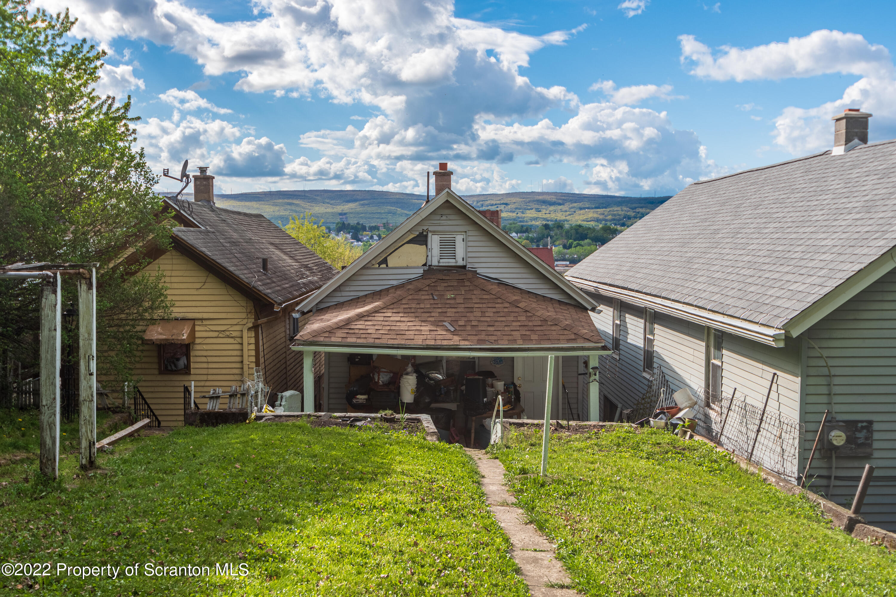 1509 Prospect Avenue Scranton, PA 18505 - Photo 4 of 28 a aerial view of a house with table and chairs