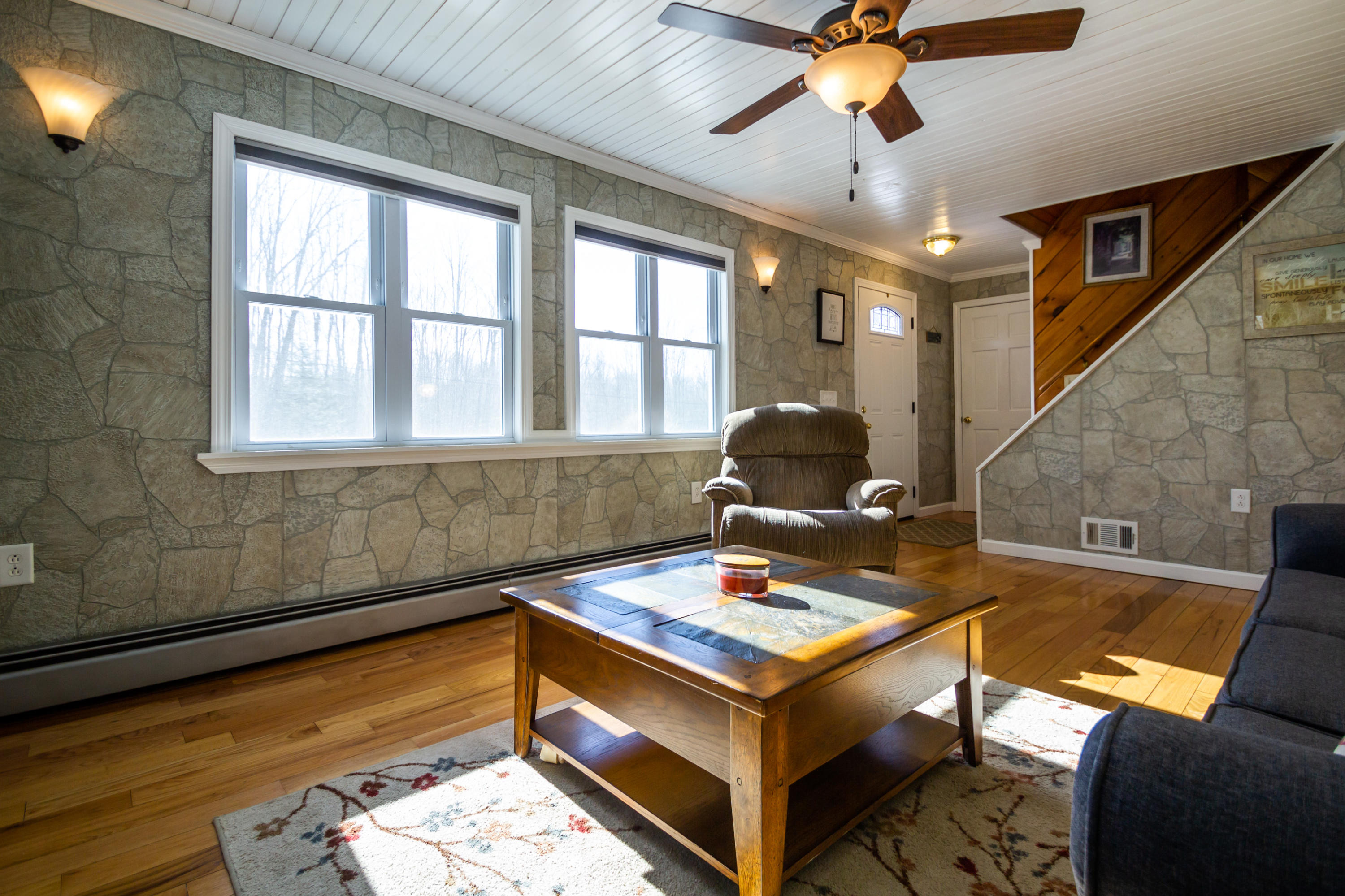 775 Augusta Road Jefferson, ME 04348 - Photo 14 of 40 Livingroom3