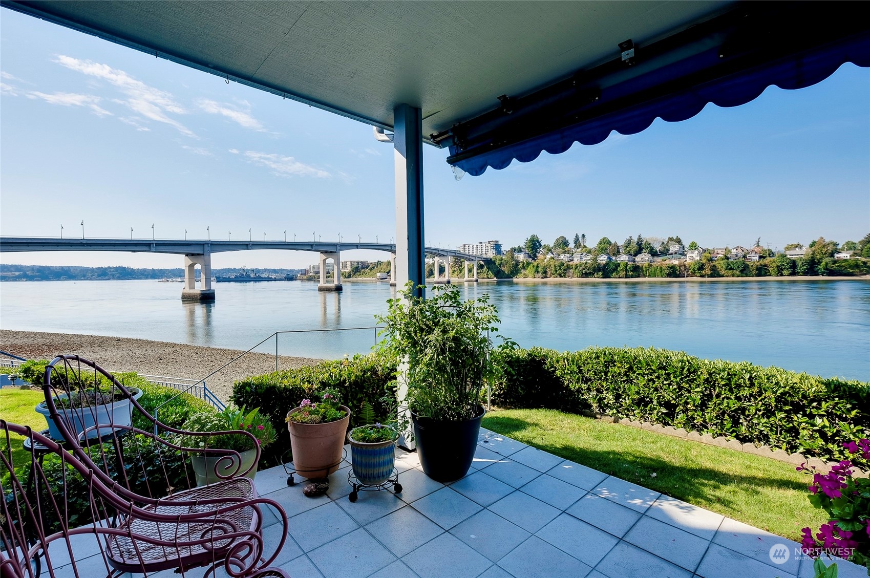 1135 Wheaton Way, Unit B3 Bremerton, WA 98310 - Photo 10 of 17 a view of a terrace with sitting area