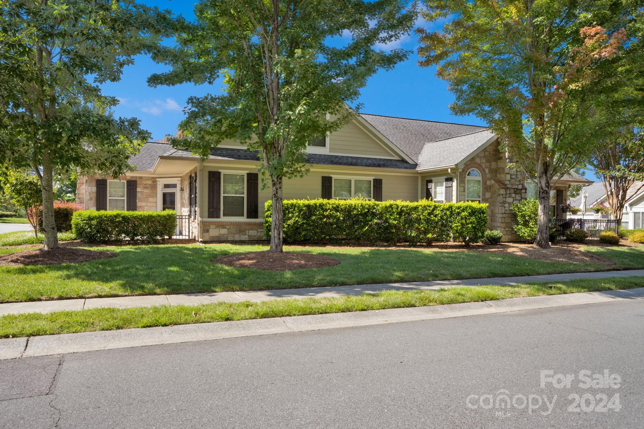 866 Ledgestone Court Tega Cay, SC 29708 - Photo 8 of 37 Gallery Image 8
