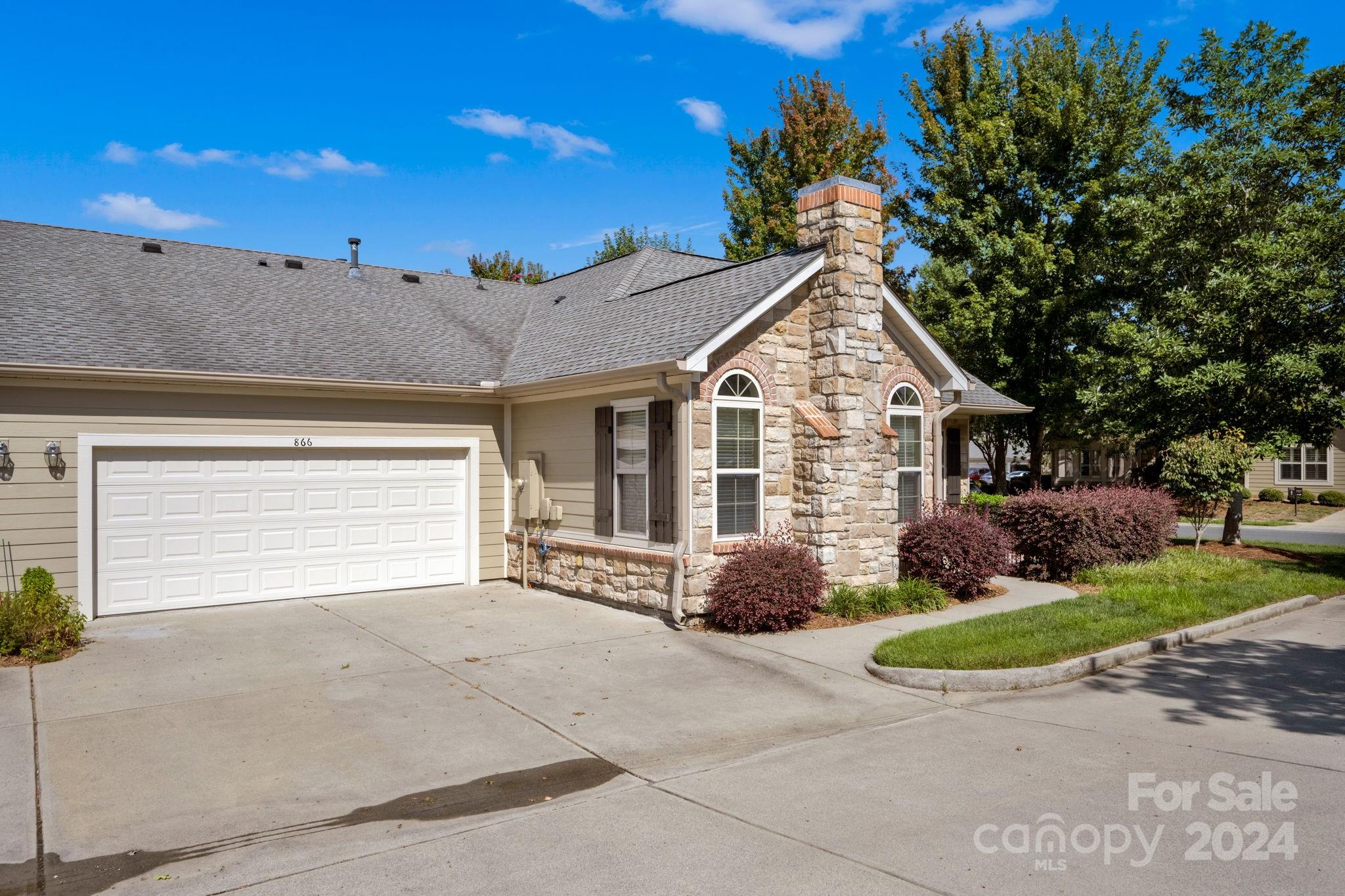 866 Ledgestone Court Tega Cay, SC 29708 - Photo 9 of 37 Gallery Image 9
