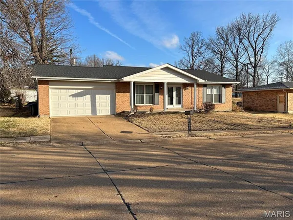 $2,650 | 11011 Fawnhaven Drive, St. Louis, MO 63126