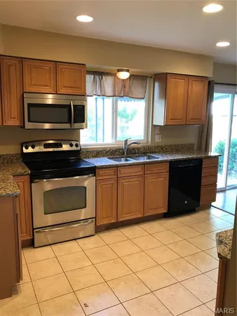 $2,650 | 11011 Fawnhaven Drive, St. Louis, MO 63126