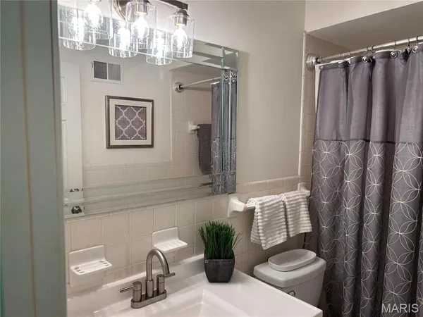 $2,650 | 11011 Fawnhaven Drive, St. Louis, MO 63126