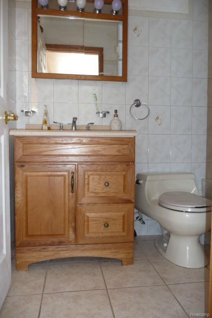 26751 Ford Road Dearborn Heights, MI 48127 - Photo 28 of 45 Master bath 2.jpg