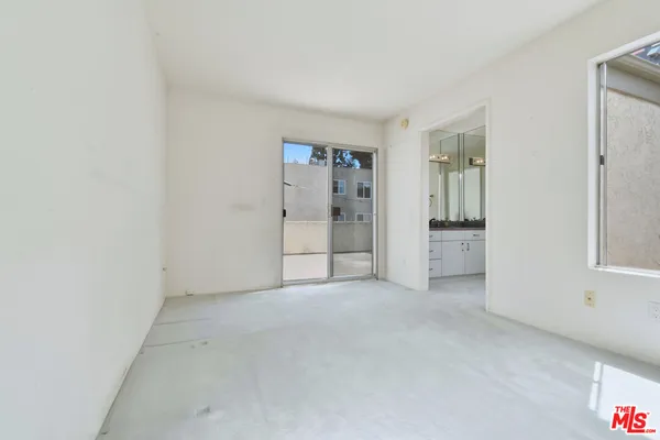 $699,000 | 11738 Moorpark Street, Unit E, Studio City, CA 91604