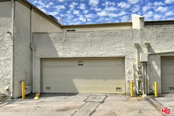 $699,000 | 11738 Moorpark Street, Unit E, Studio City, CA 91604