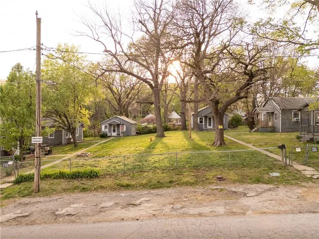 $365,000 | 1622 1/2 South Hedges Avenue, Unit 1 2 3 4 5 6, Independence, MO 64052