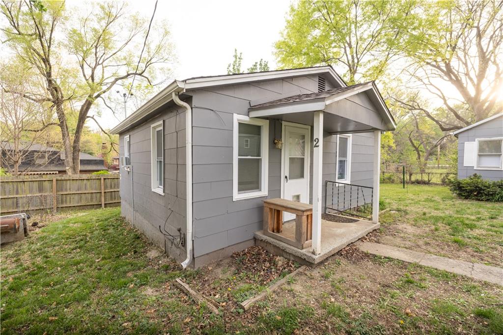 1622 1/2 South Hedges Avenue, Unit 1 2 3 4 5 6 Independence, MO 64052 - Photo 8 of 27