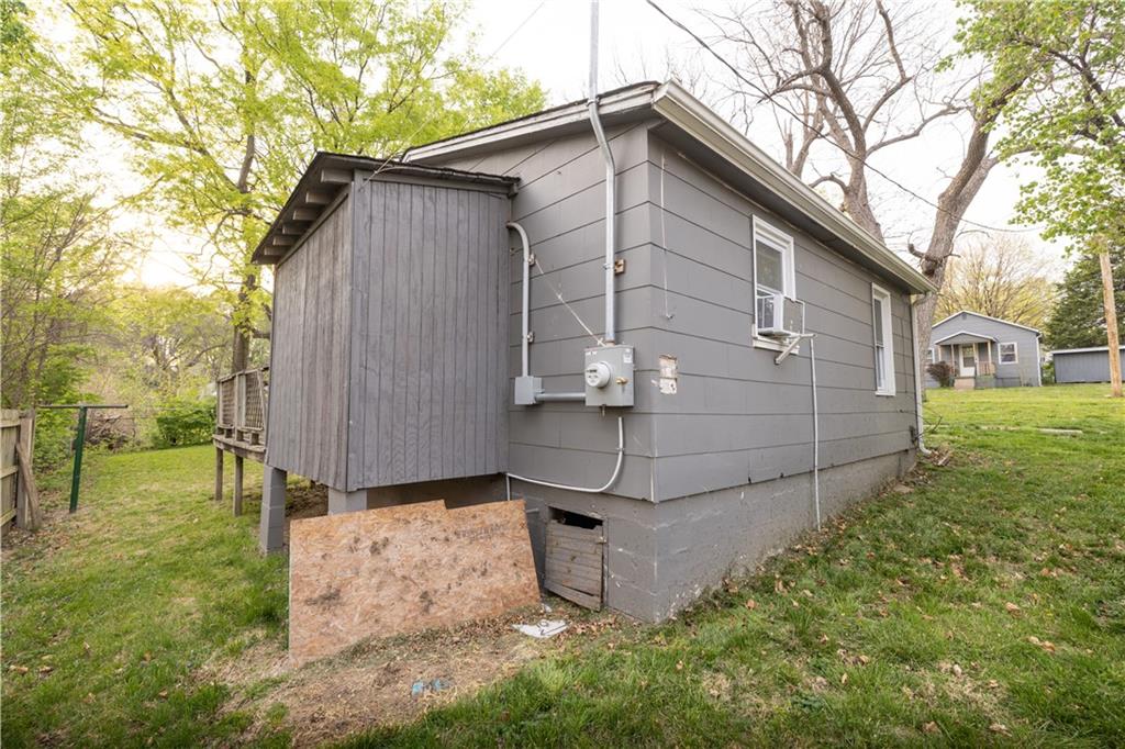 1622 1/2 South Hedges Avenue, Unit 1 2 3 4 5 6 Independence, MO 64052 - Photo 10 of 27