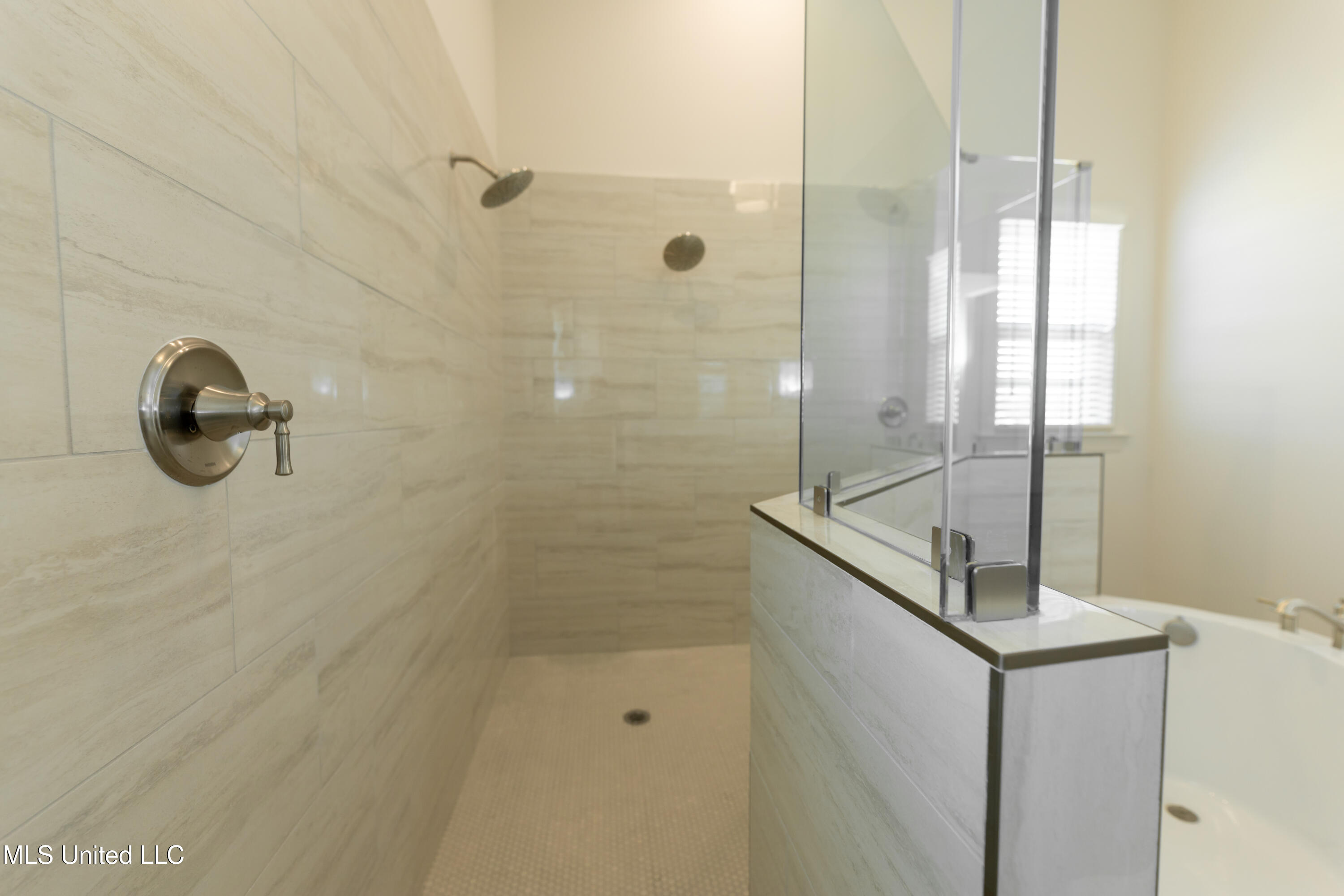 7019 Scarlett Street Olive Branch, MS 38654 - Photo 14 of 32 Walk Through Shower