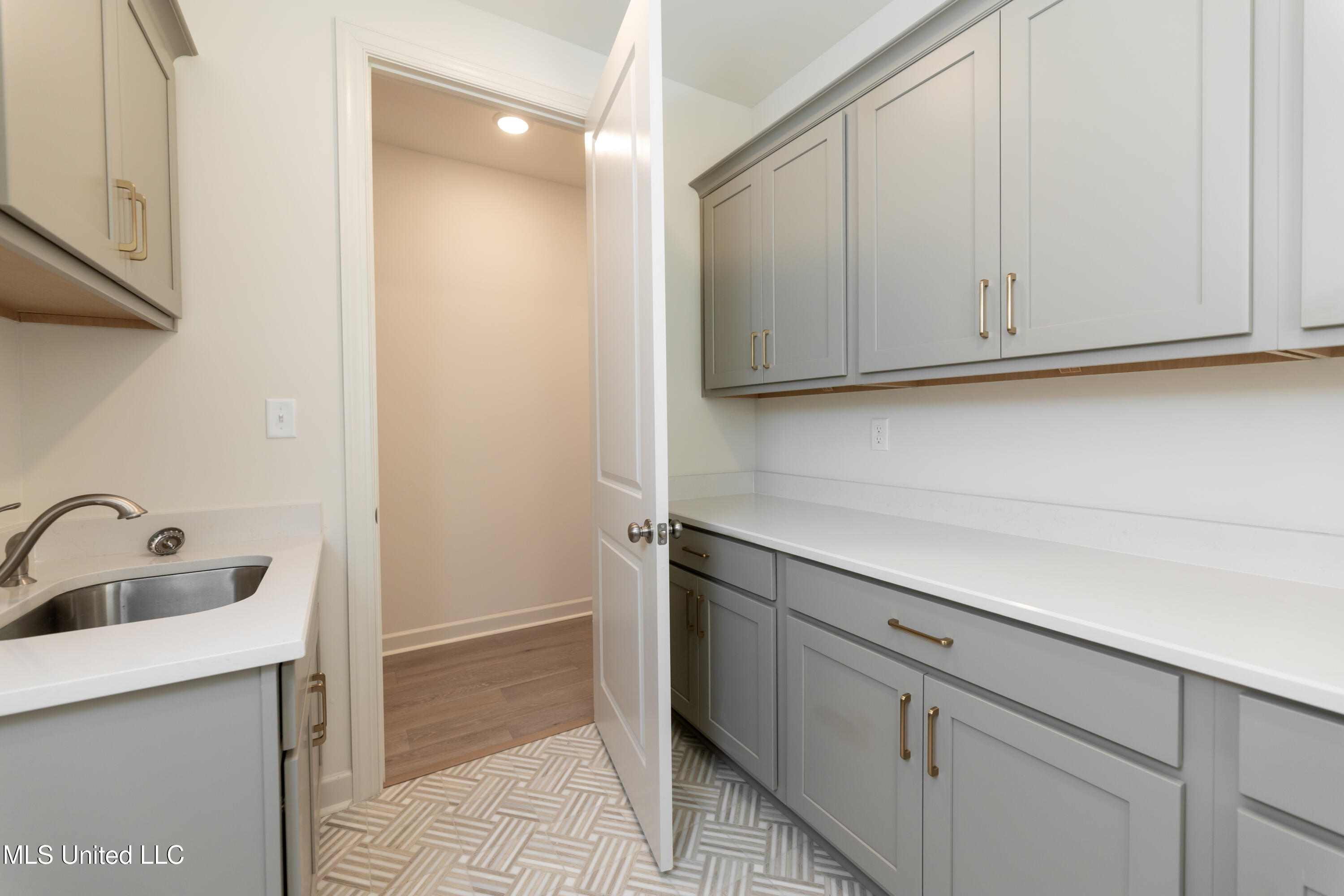 7019 Scarlett Street Olive Branch, MS 38654 - Photo 24 of 32 Laundry Room