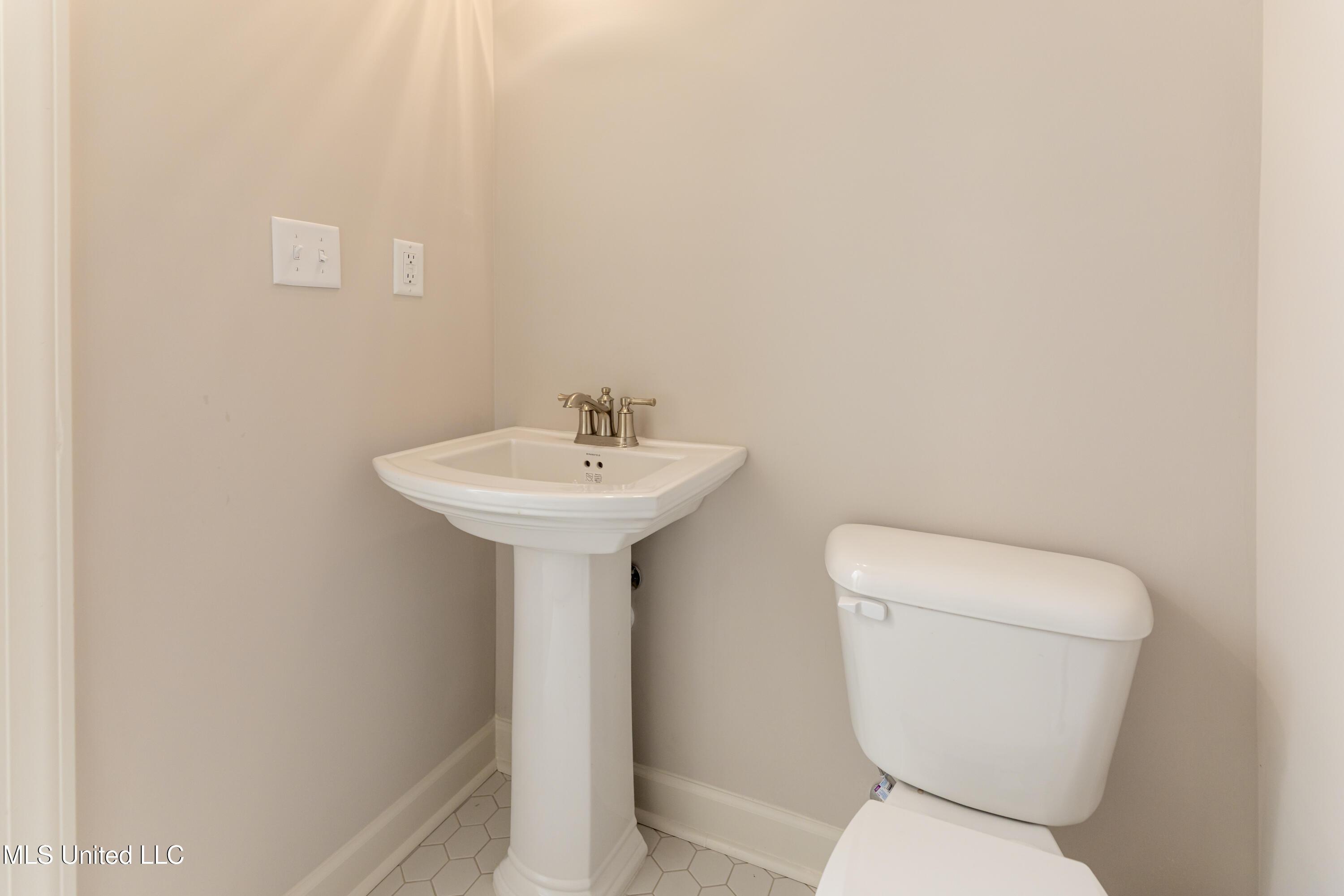 7019 Scarlett Street Olive Branch, MS 38654 - Photo 27 of 32 Half Bath