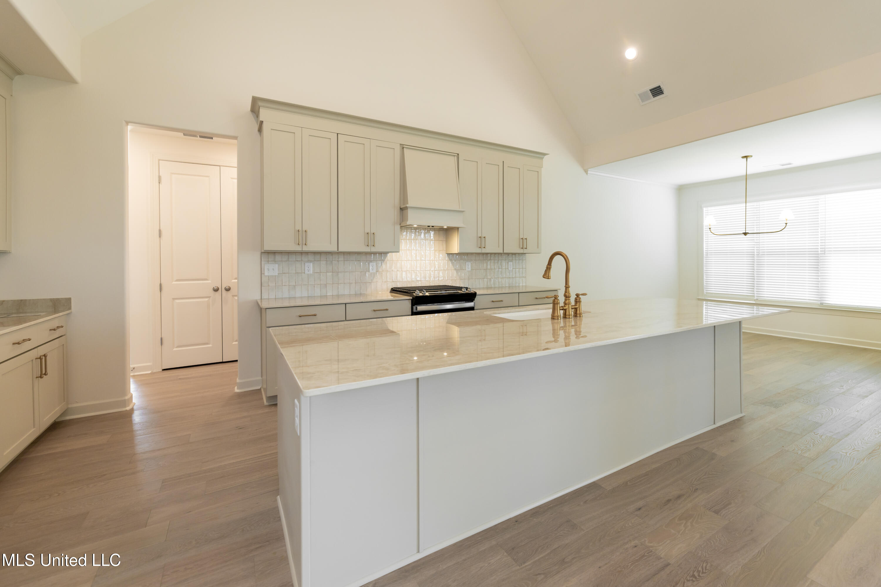 7019 Scarlett Street Olive Branch, MS 38654 - Photo 8 of 32 Kitchen to Breakfast