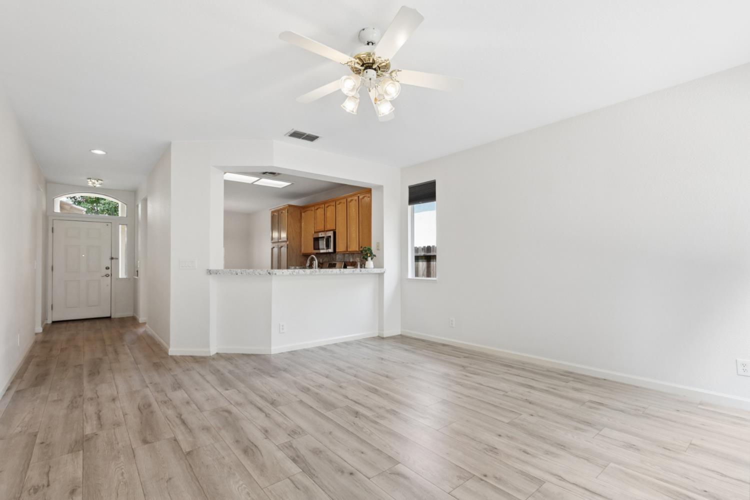 336 Rundgren Way Folsom, CA 95630 - Photo 8 of 52 Gallery Image 8