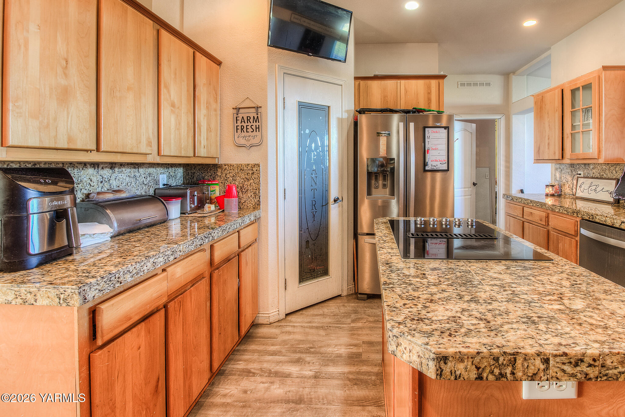 1845 Gurley Road Granger, WA 98932 - Photo 7 of 48 8