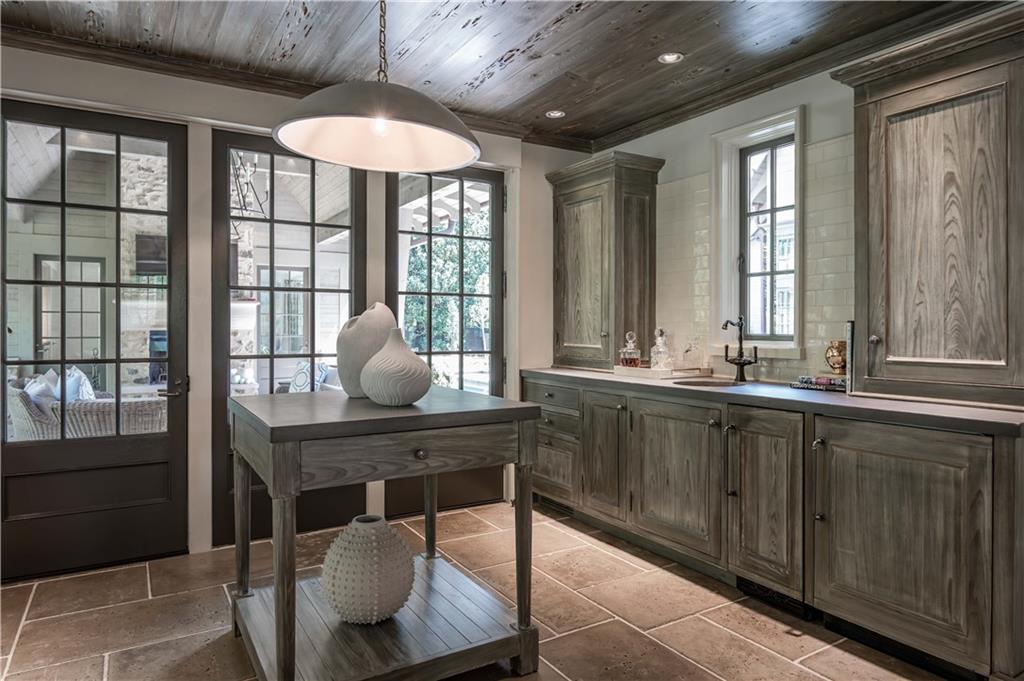 2979 Ridgewood Road Northwest Atlanta, GA 30327 - Photo 14 of 43