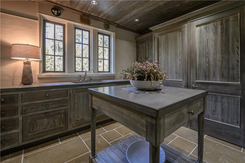 2979 Ridgewood Road Northwest Atlanta, GA 30327 - Photo 15 of 43