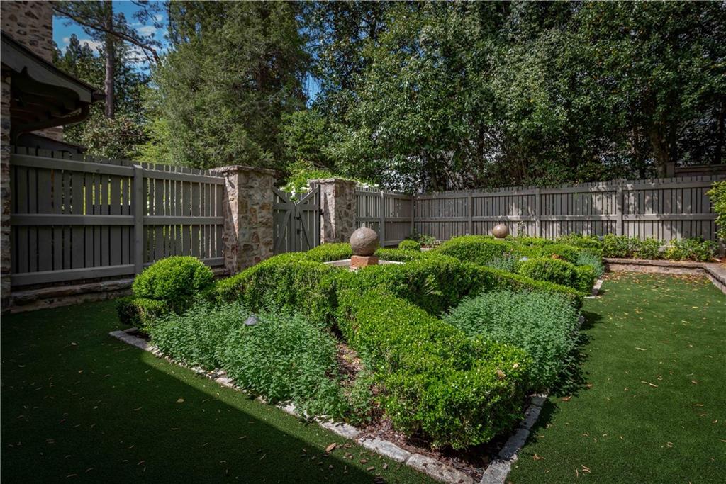 2979 Ridgewood Road Northwest Atlanta, GA 30327 - Photo 40 of 43