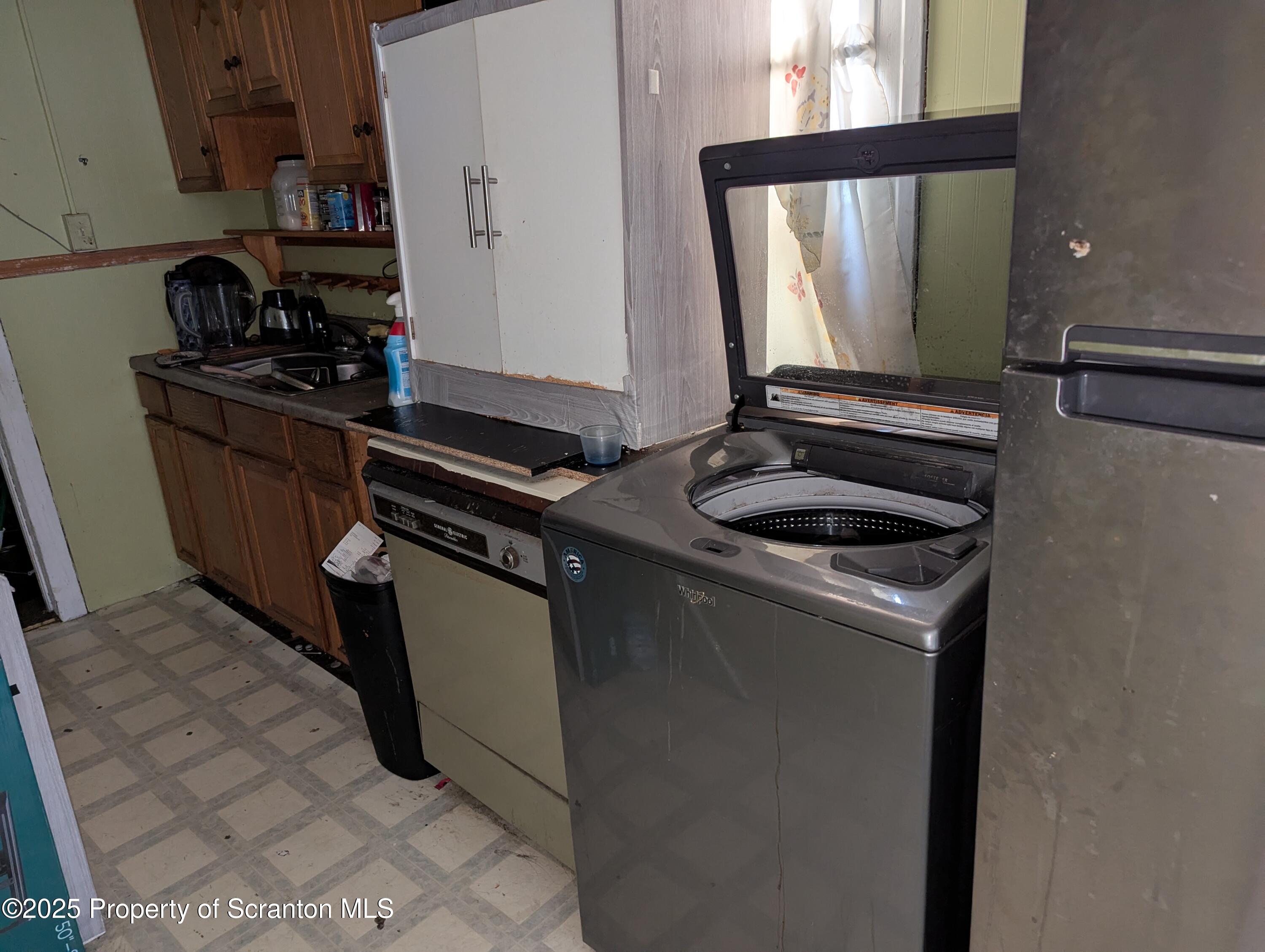 846 Capouse Avenue Scranton, PA 18509 - Photo 5 of 35 a kitchen with a sink and cabinets