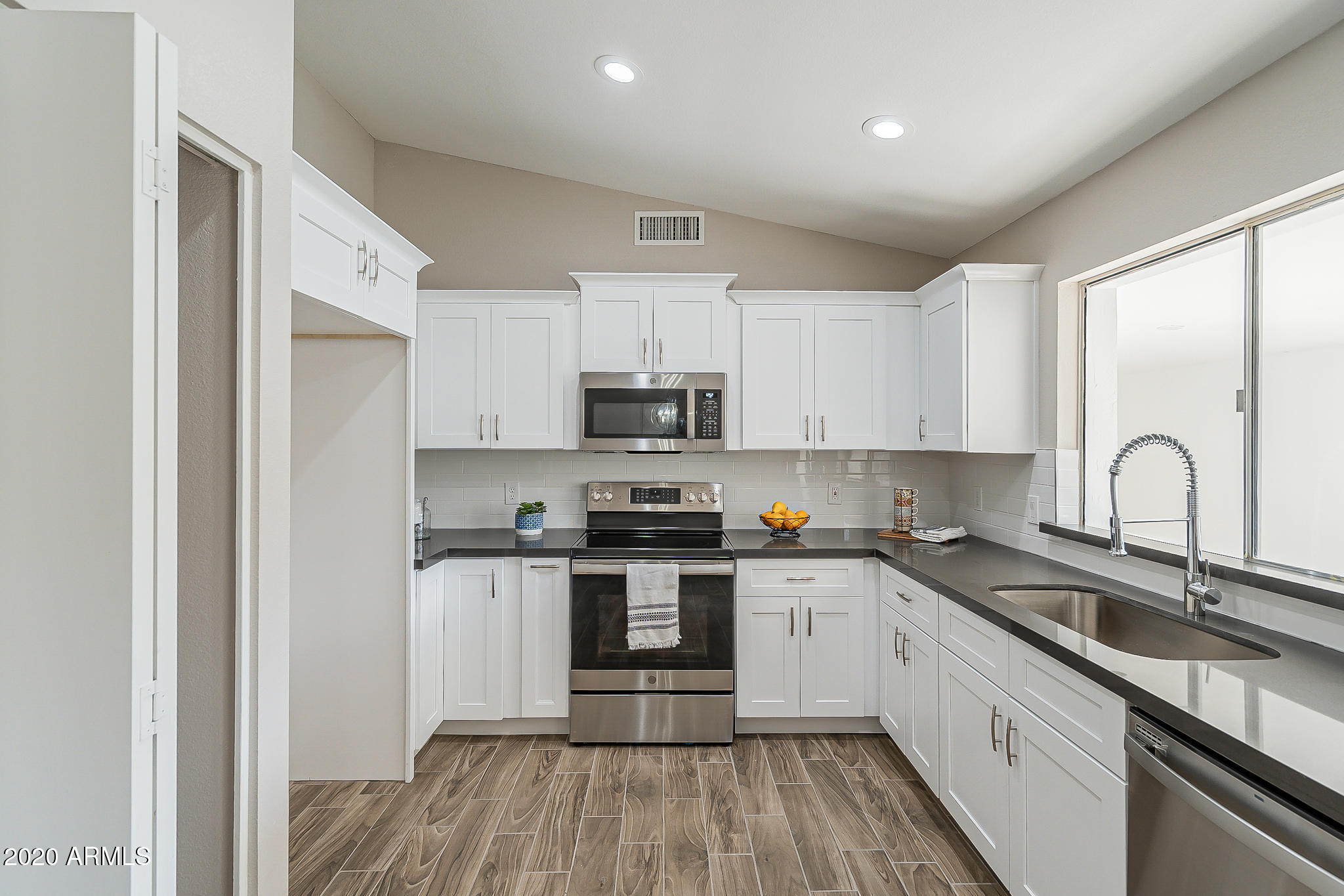 4413 East Frye Road Phoenix, AZ 85048 - Photo 8 of 27 Frye-10