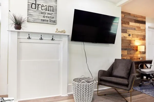 $2,175 | 4 Lindberg Avenue, Greenville, SC 29601