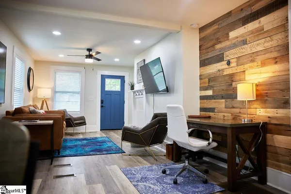 $2,175 | 4 Lindberg Avenue, Greenville, SC 29601