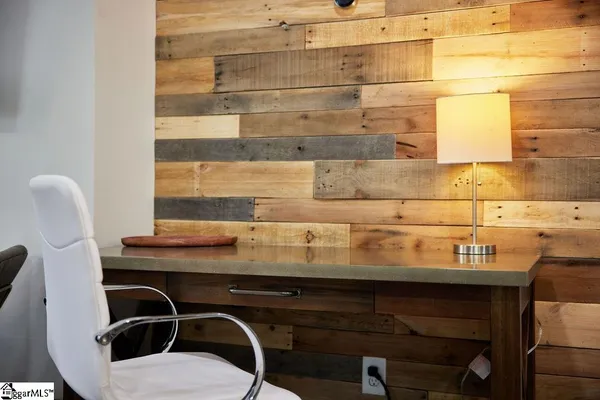 $2,175 | 4 Lindberg Avenue, Greenville, SC 29601