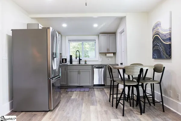 $2,175 | 4 Lindberg Avenue, Greenville, SC 29601