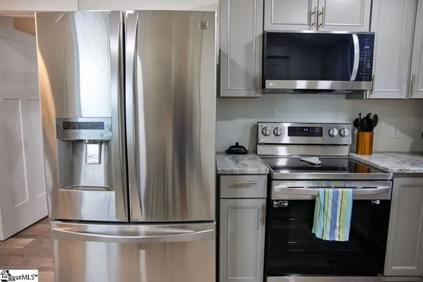 $2,175 | 4 Lindberg Avenue, Greenville, SC 29601