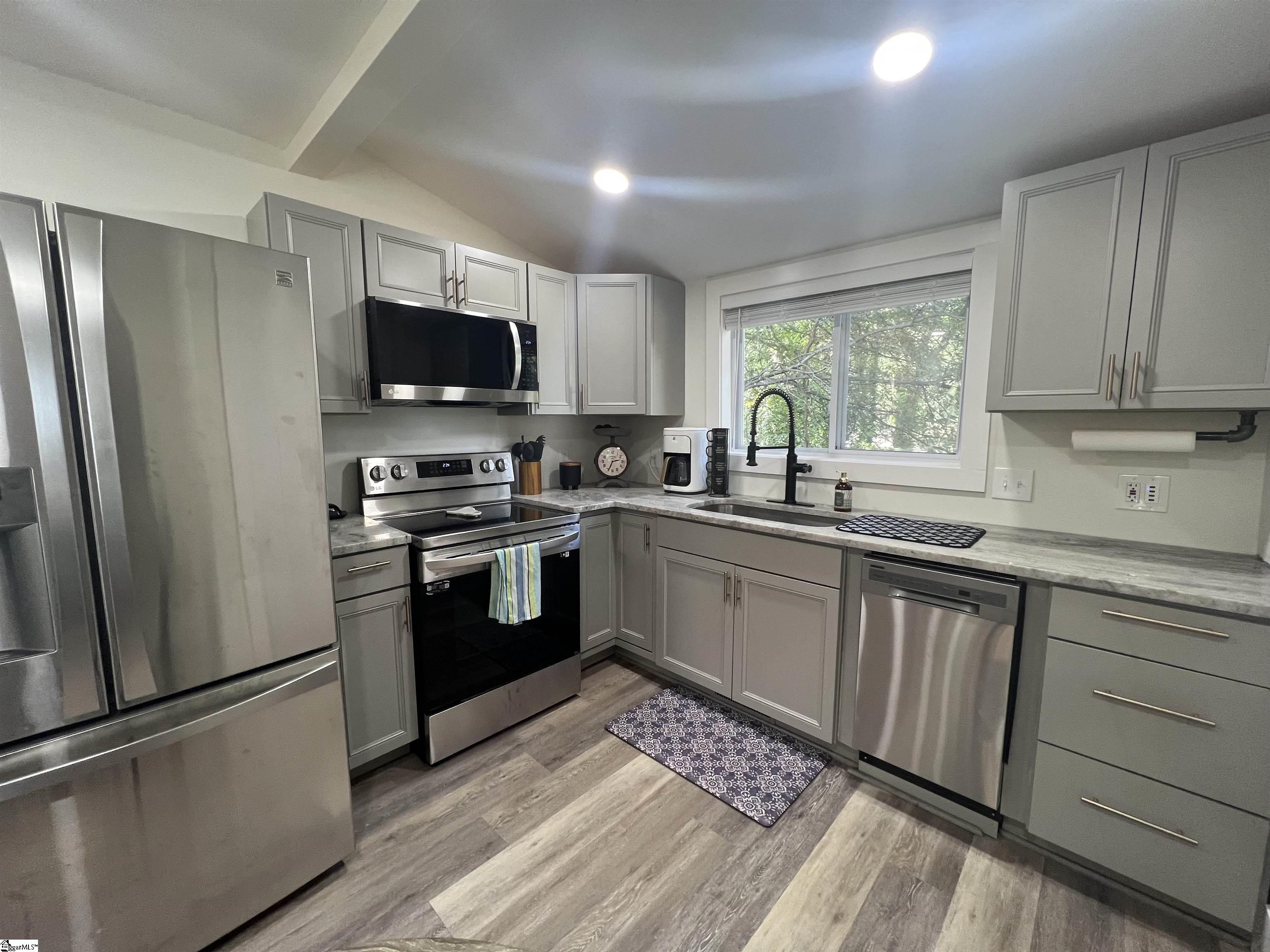 4 Lindberg Avenue Greenville, SC 29601 - Photo 17 of 36