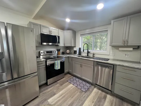 $2,175 | 4 Lindberg Avenue, Greenville, SC 29601