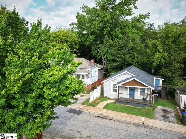 $2,175 | 4 Lindberg Avenue, Greenville, SC 29601